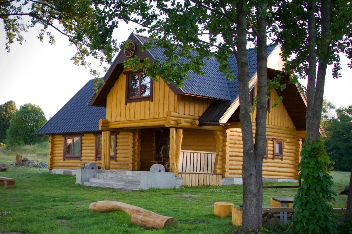 Saullēkti ozolos pie Ežezera - Housity