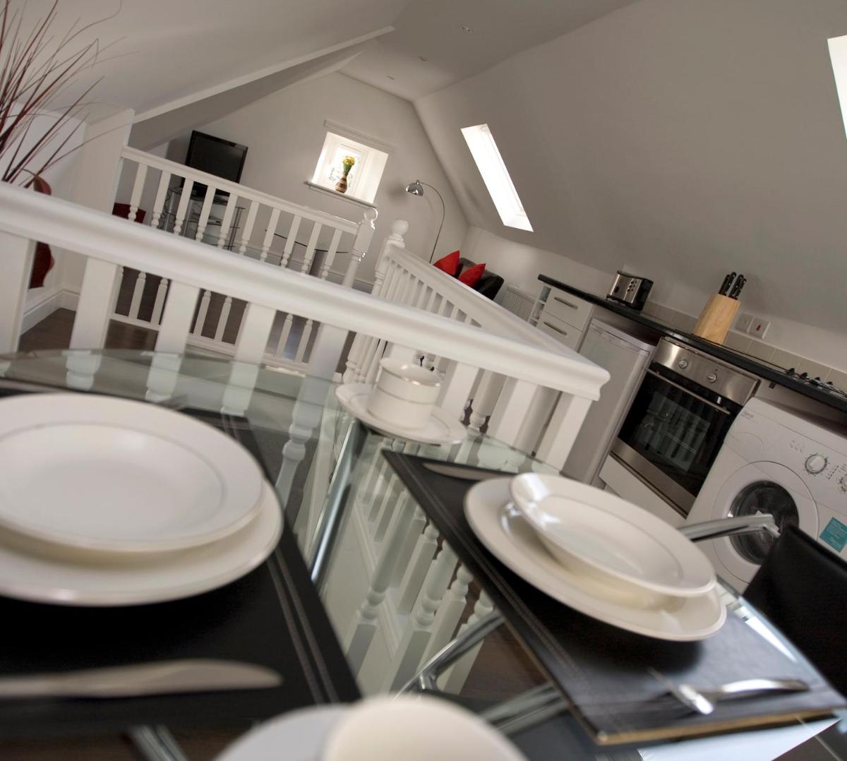 Aberdeen Serviced Apartments - The Lodge - Hizvo