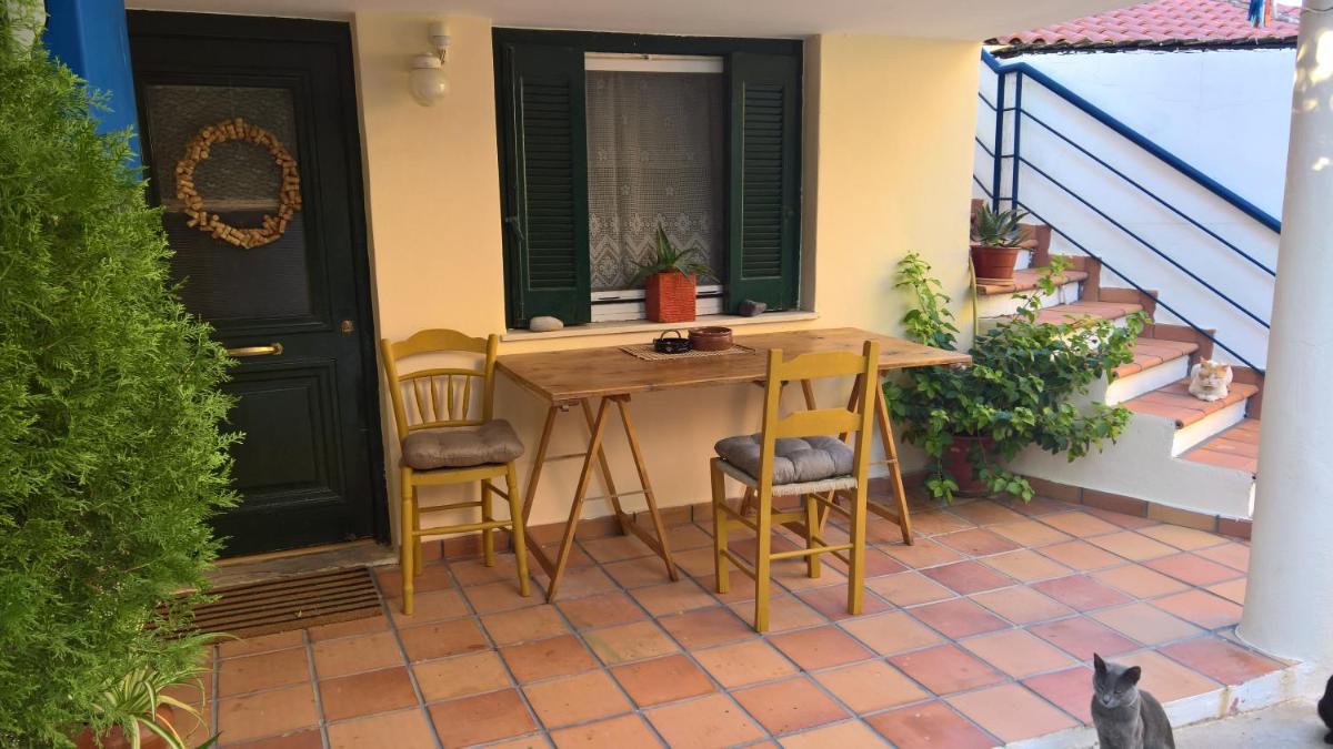 Spitaki Spata Airport Studio - Housity
