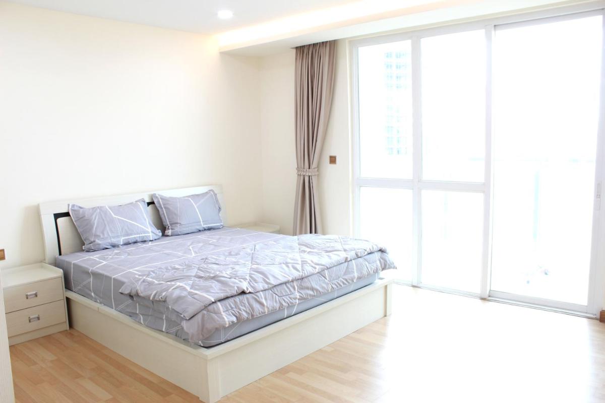 Great location!! Room next to Olympic stadium - Housity