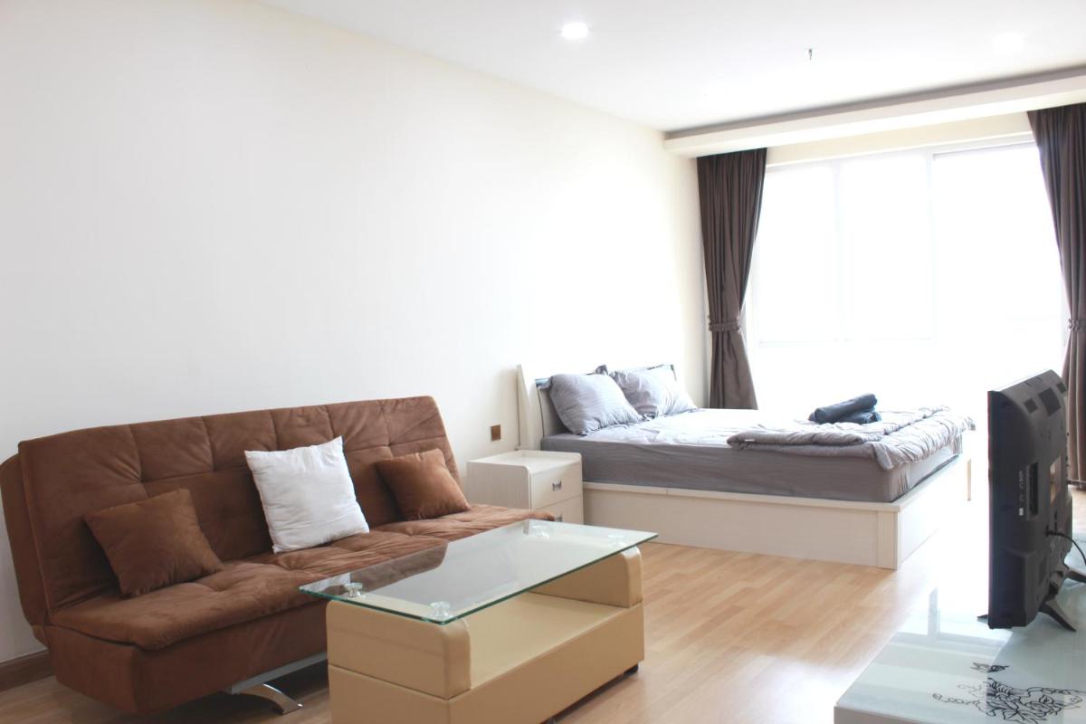 Great location!! Room next to Olympic stadium - Housity