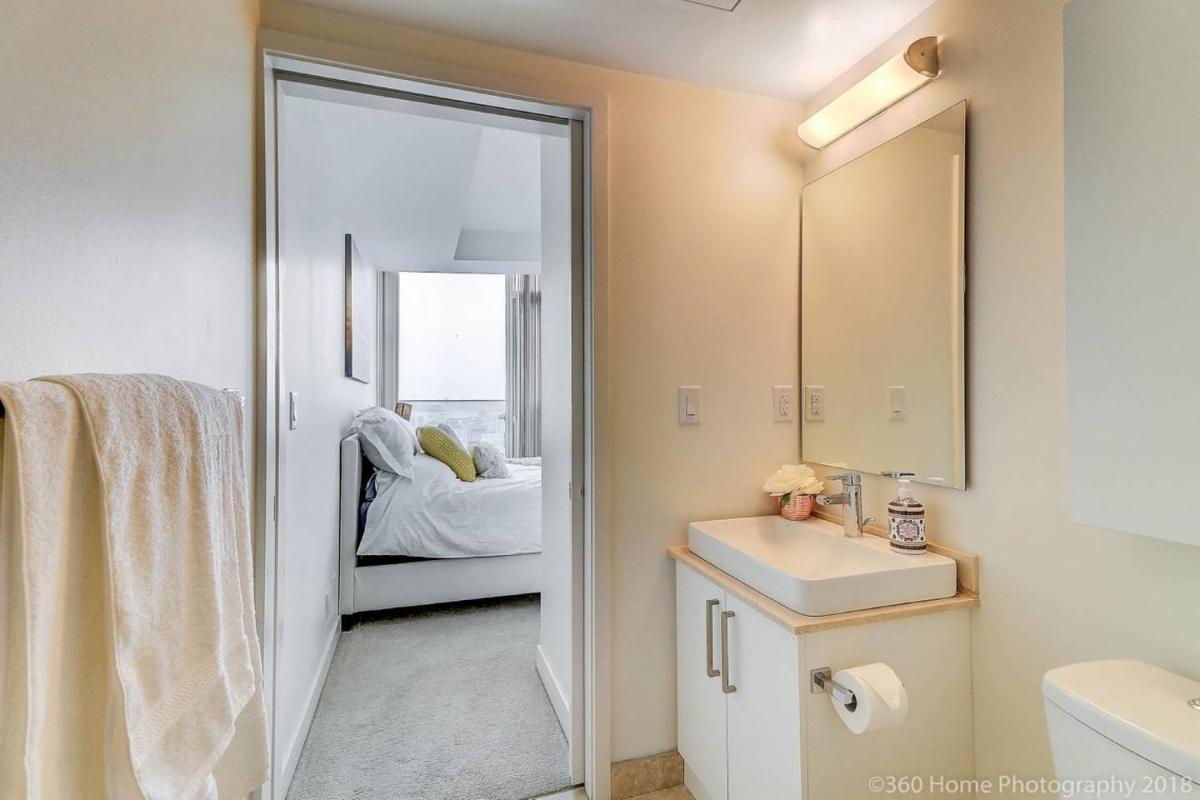 InstantSuites- PentHouse - Balcony - Views - Parking - Housity