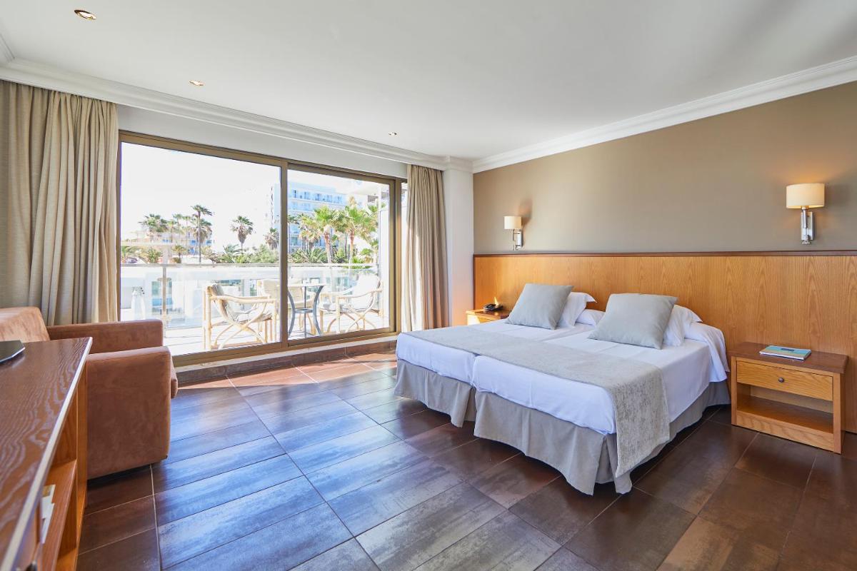Cama o camas de una habitación en Hotel Playa Golf - Adults Only