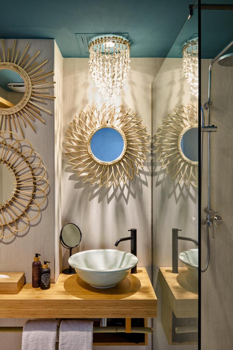 Un baño de Bikini Island & Mountain Port de Soller "Adults only"