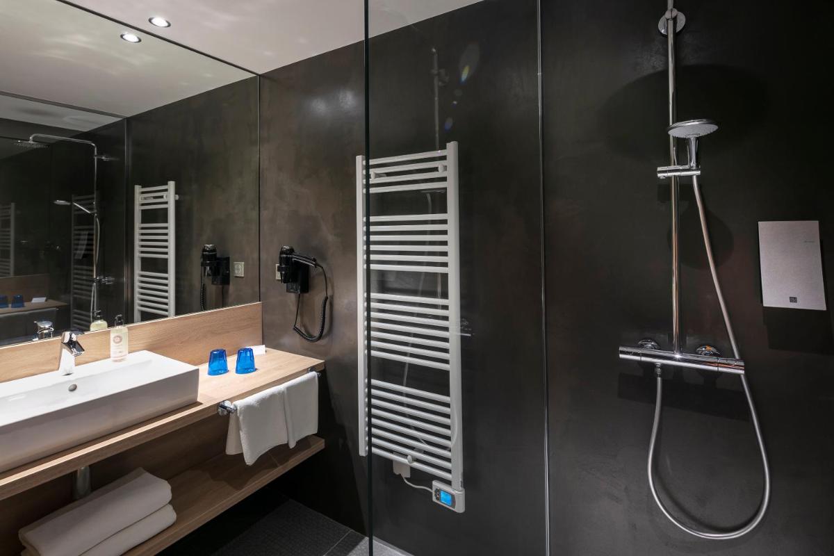 Salle de bains dans l'établissement Best Western Plus Hotel & SPA Le Schoenenbourg