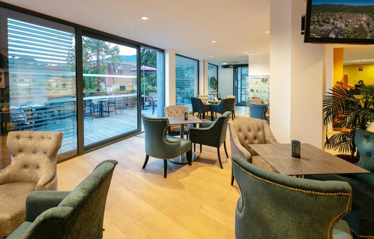 Coin salon dans l'établissement Best Western Plus Hotel & SPA Le Schoenenbourg