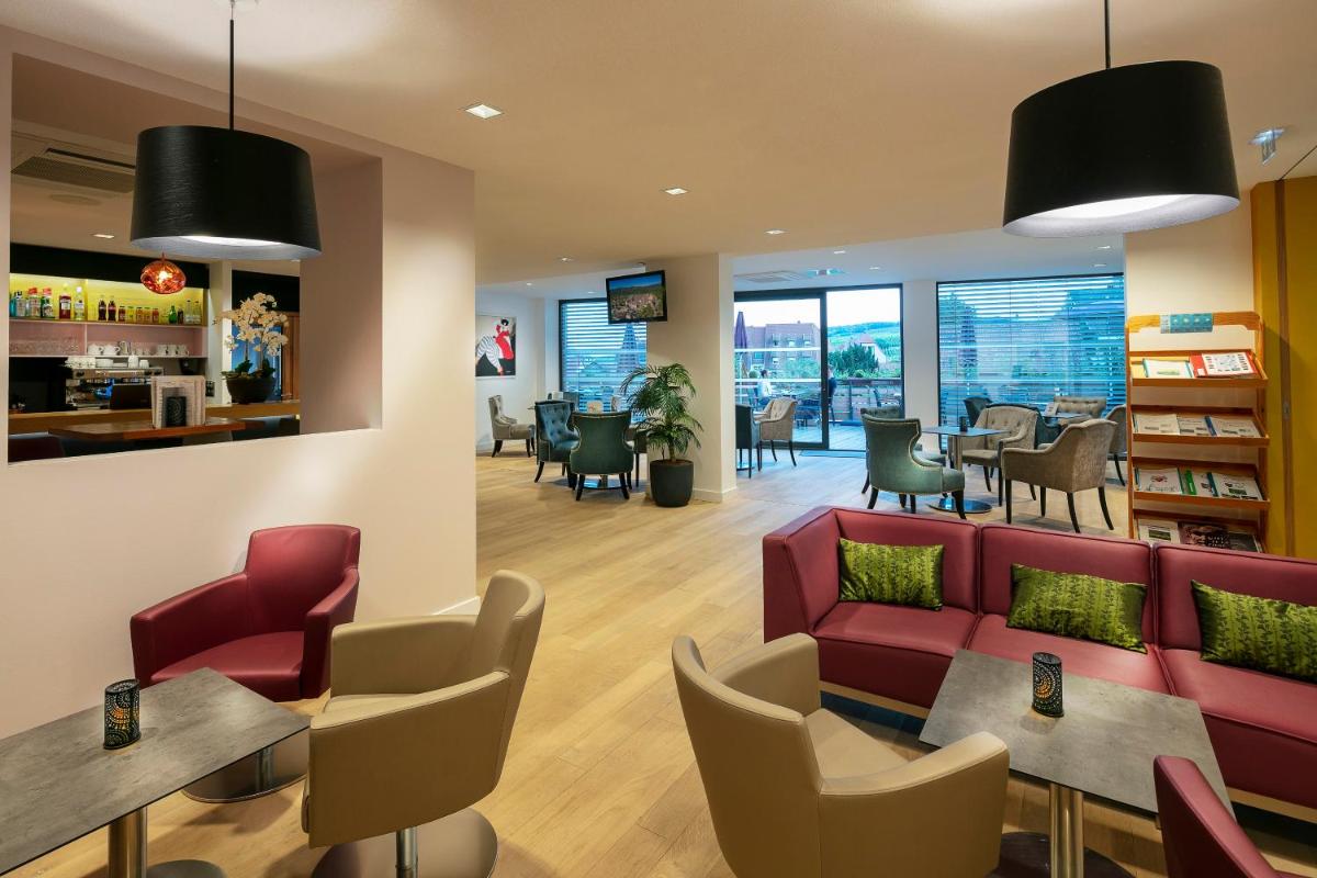 Coin salon dans l'établissement Best Western Plus Hotel & SPA Le Schoenenbourg