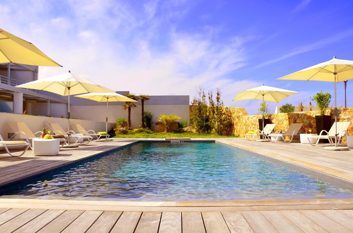 Piscine de l'établissement Résidence Dary ou située à proximité