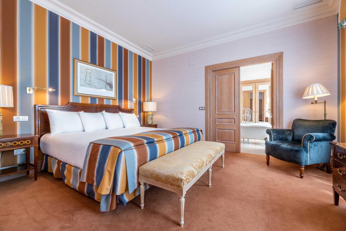 Cama o camas de una habitación en Eurostars Gran Hotel La Toja