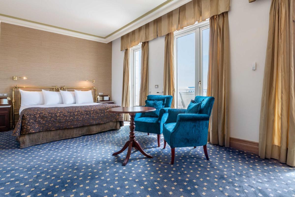 Cama o camas de una habitación en Eurostars Gran Hotel La Toja