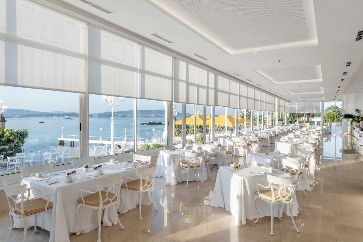 Un restaurante o sitio para comer en Eurostars Gran Hotel La Toja