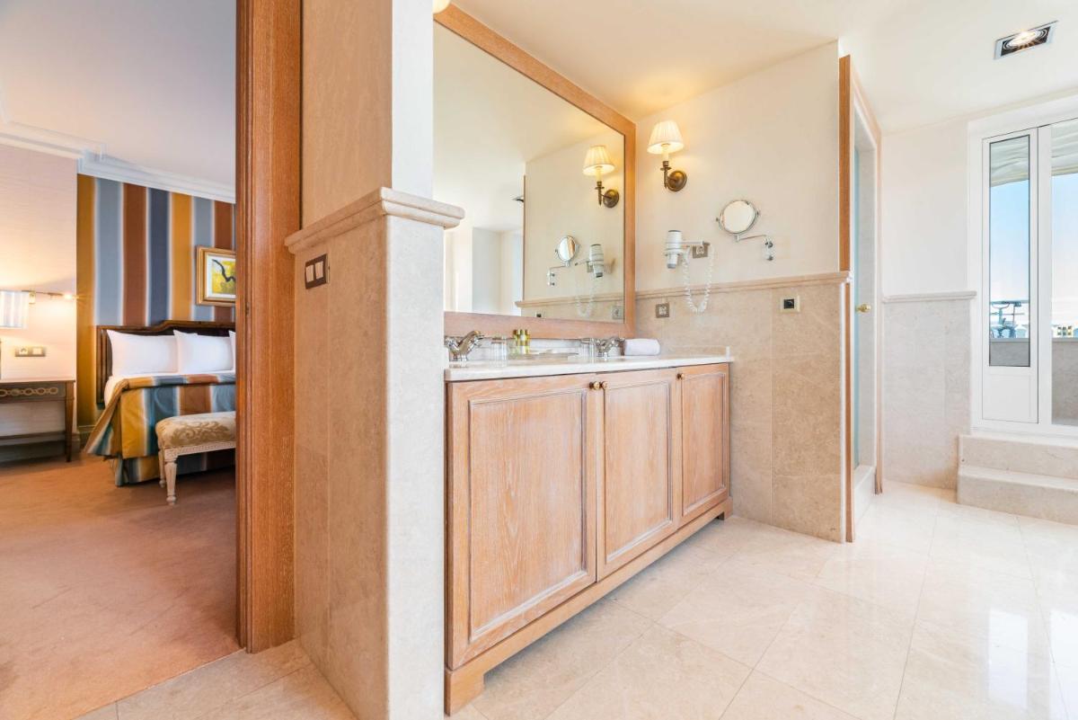 Un baño de Eurostars Gran Hotel La Toja