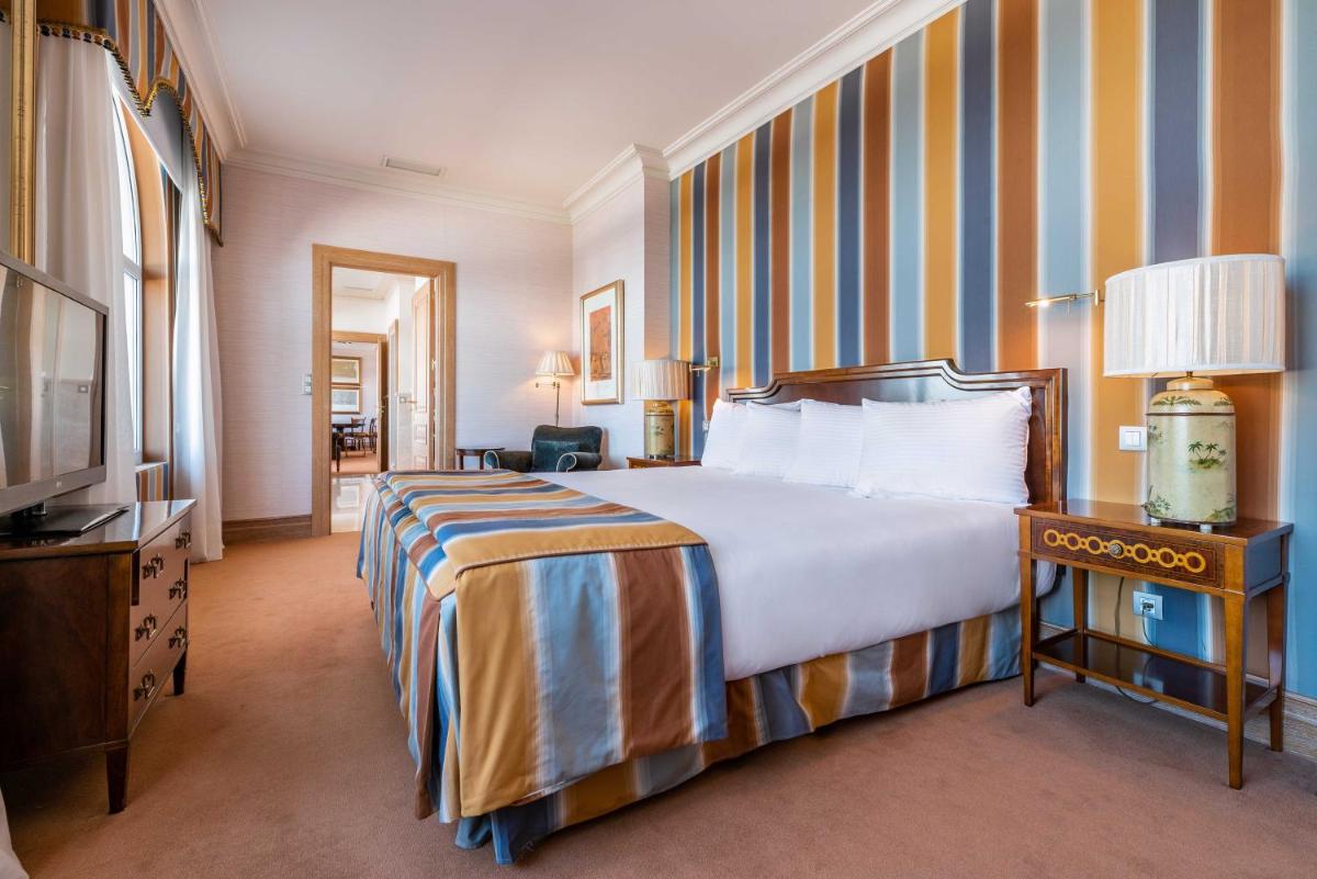 Cama o camas de una habitación en Eurostars Gran Hotel La Toja