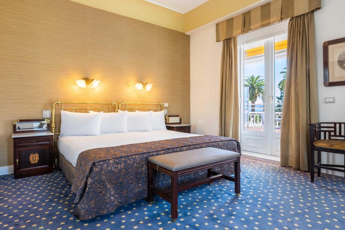 Cama o camas de una habitación en Eurostars Gran Hotel La Toja