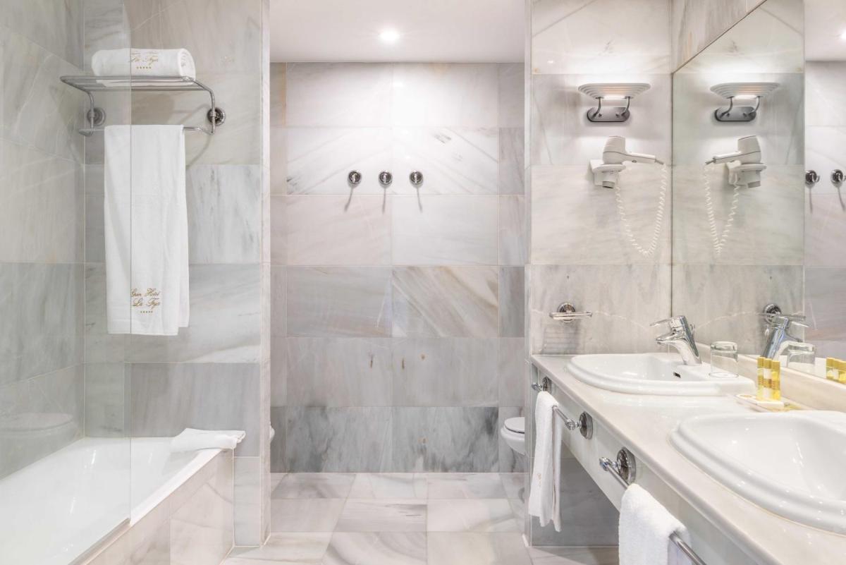 Un baño de Eurostars Gran Hotel La Toja