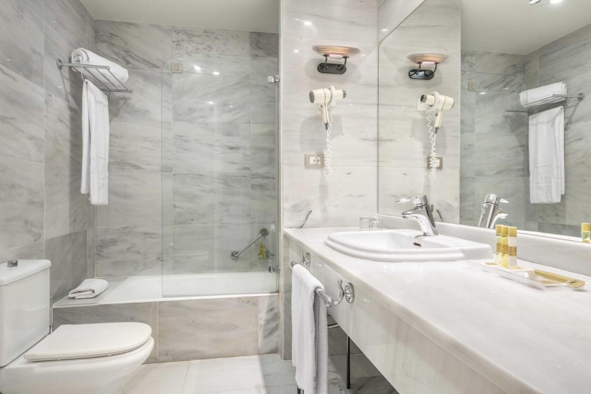 Un baño de Eurostars Gran Hotel La Toja