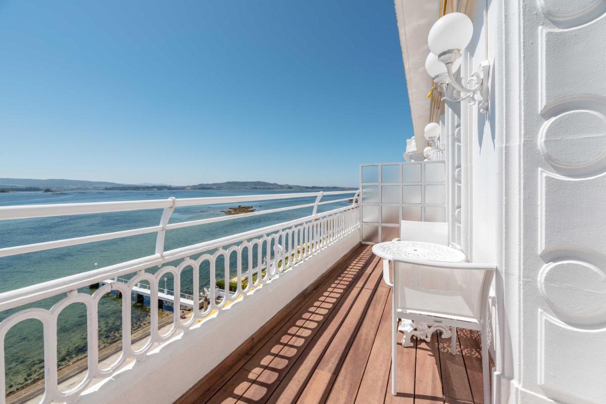 Un balcón o terraza de Eurostars Gran Hotel La Toja