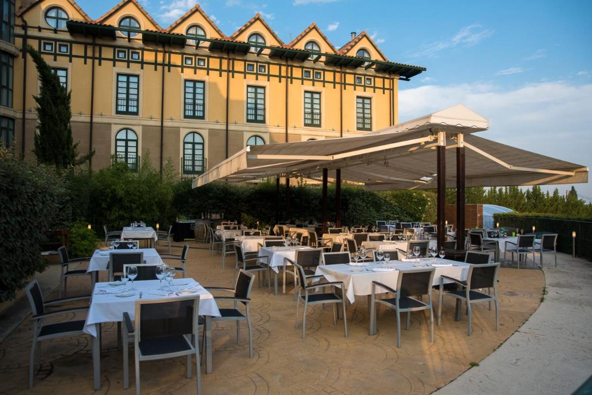 Un restaurante o sitio para comer en Hotel Silken Villa de Laguardia