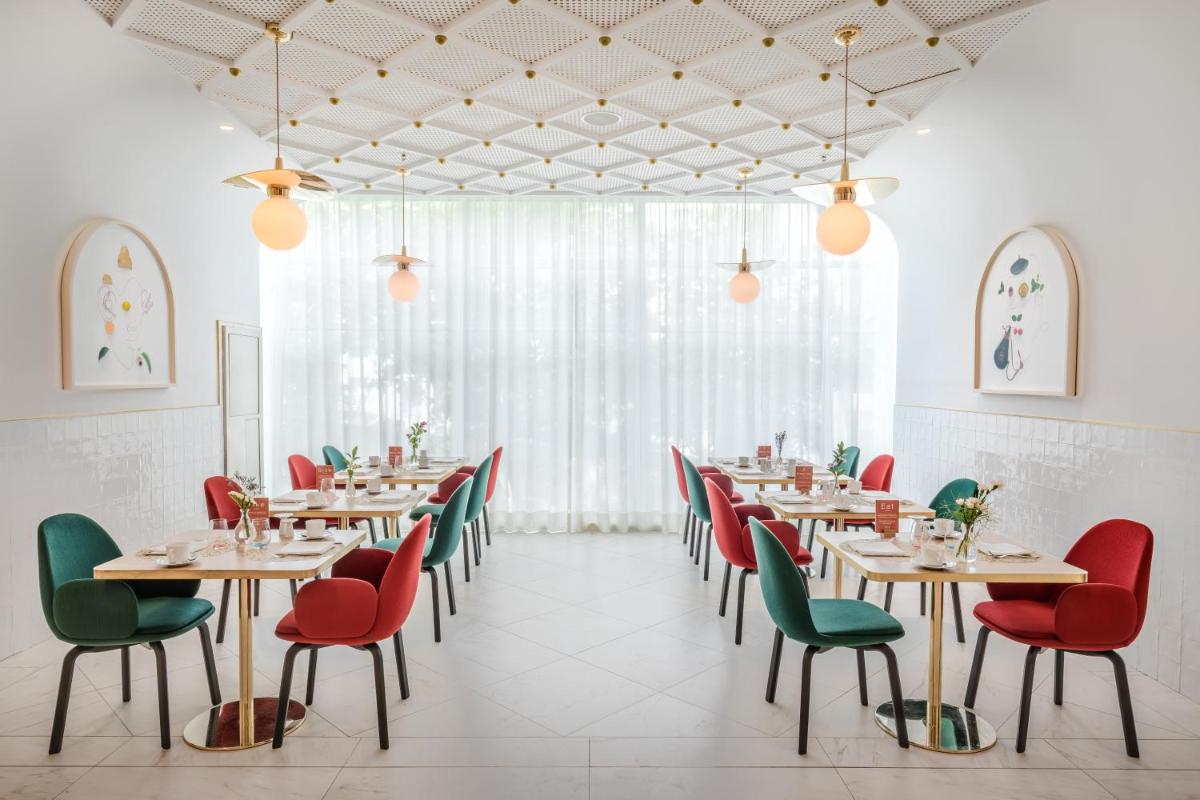Un restaurante o sitio para comer en Barceló Torre de Madrid