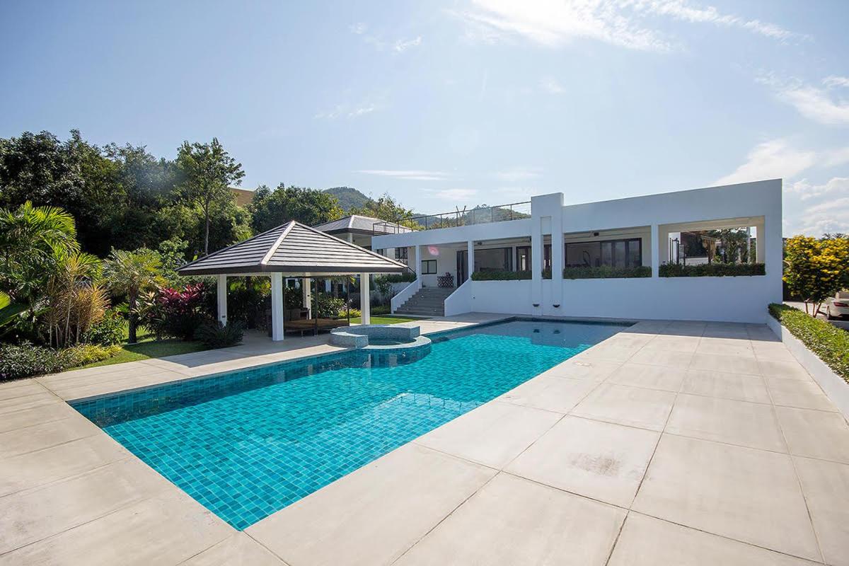 WOGAN HOUSE - The Best of Luxury Pool Villa - Housity