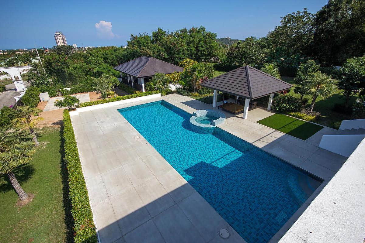 WOGAN HOUSE - The Best of Luxury Pool Villa - Housity