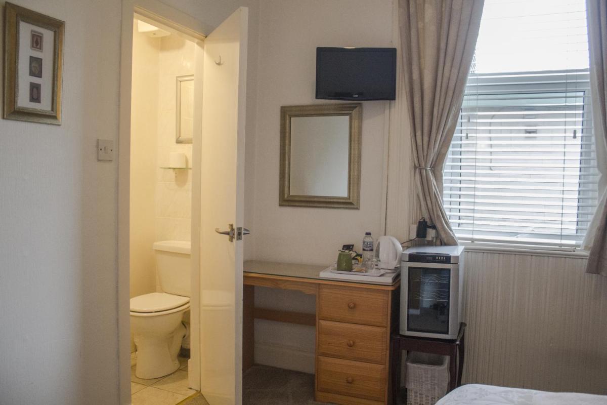 Suitetrails - Hazeldene Guest House