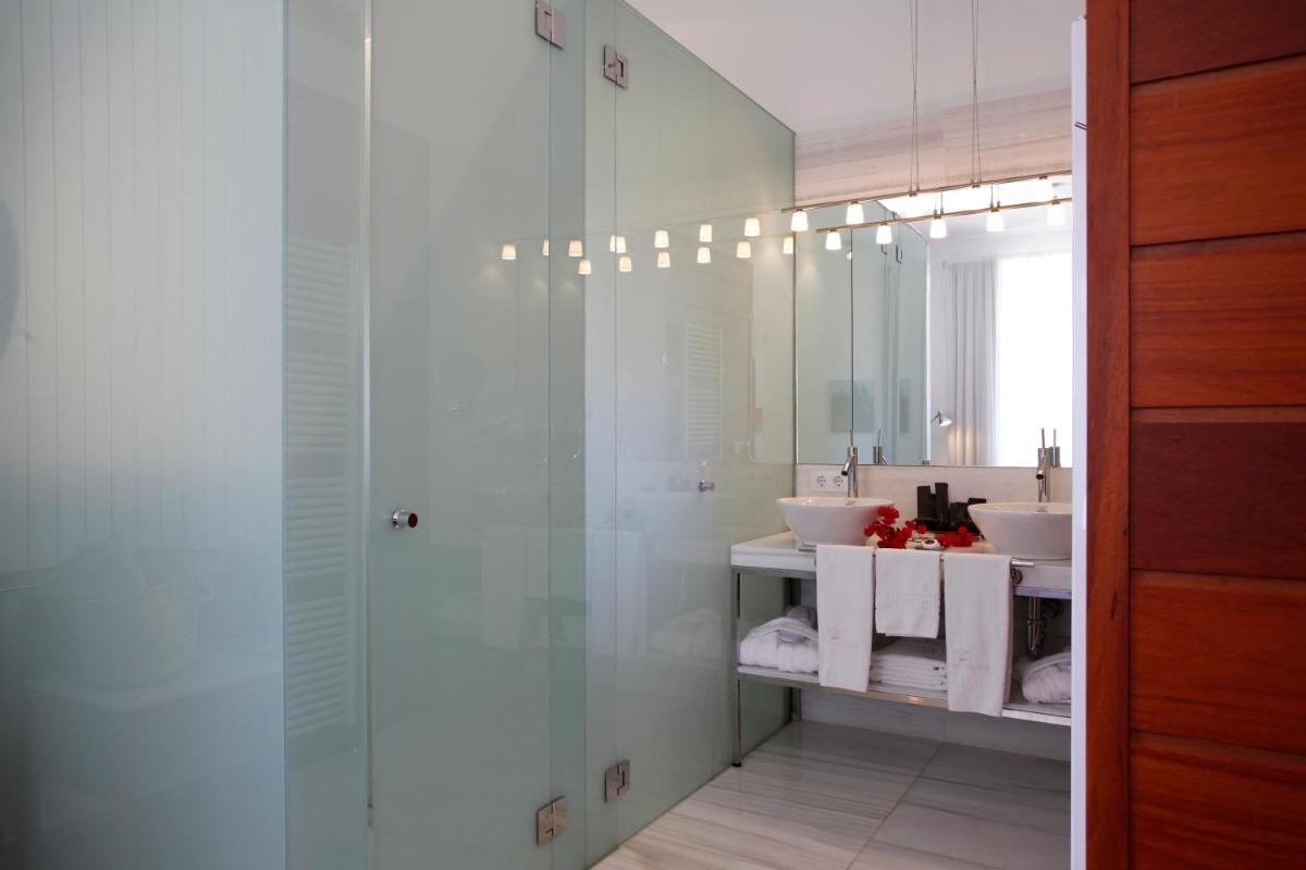 Un baño de Sa Cabana Hotel & Spa - Adults Only