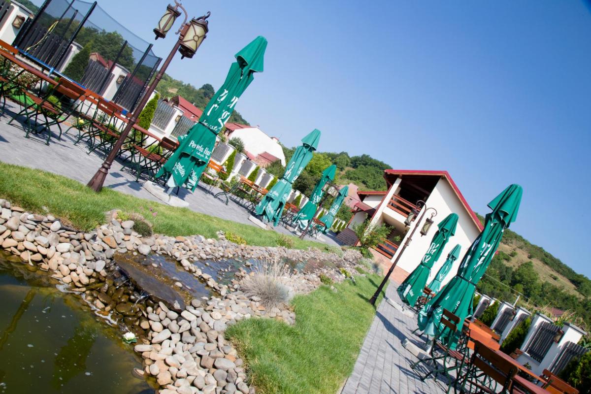 Country Court - Housity