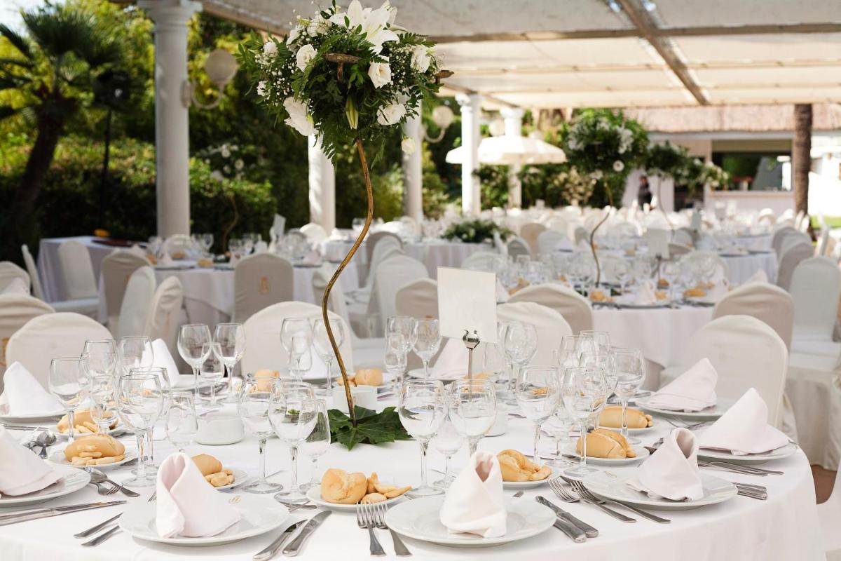 Un restaurante o sitio para comer en Hotel Jerez & Spa