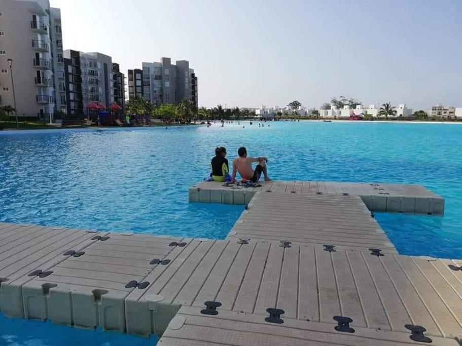 Casa con alberca y laguna - Housity