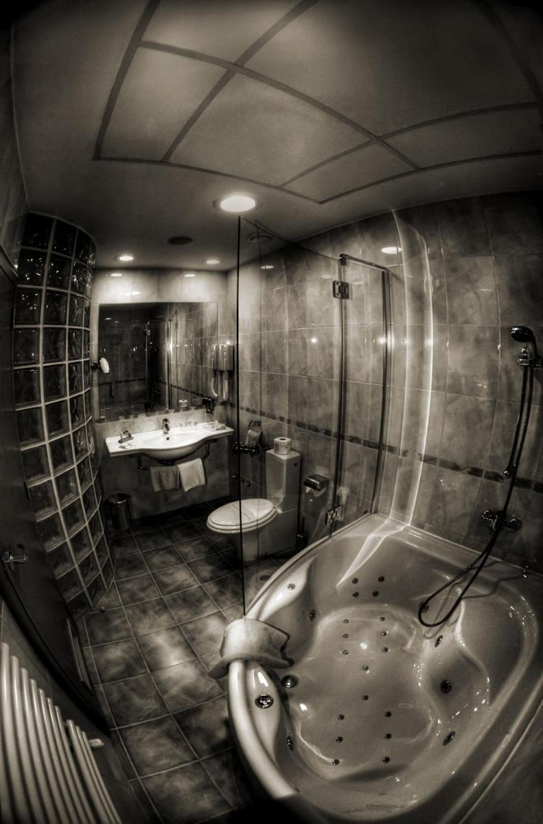 Hotel Lav Vukovar - Housity