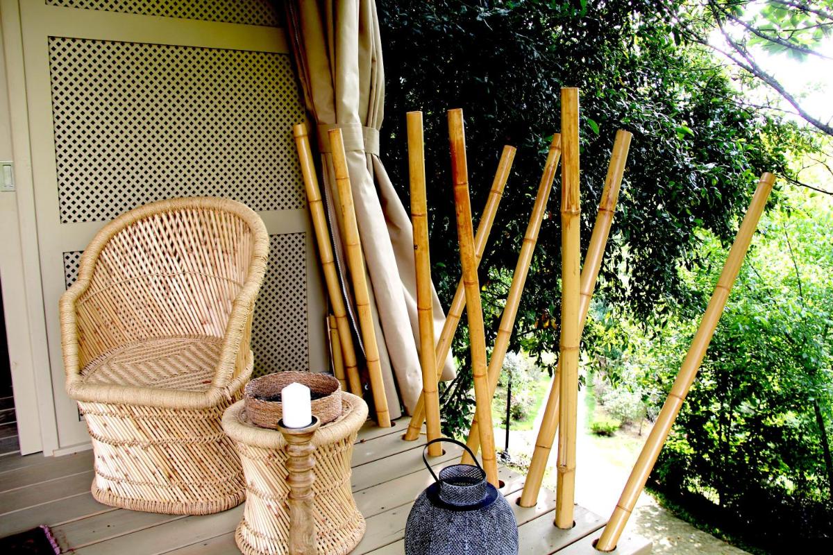 Um jardim no exterior de Carmo's Boutique Hotel - Small Luxury Hotels of the World