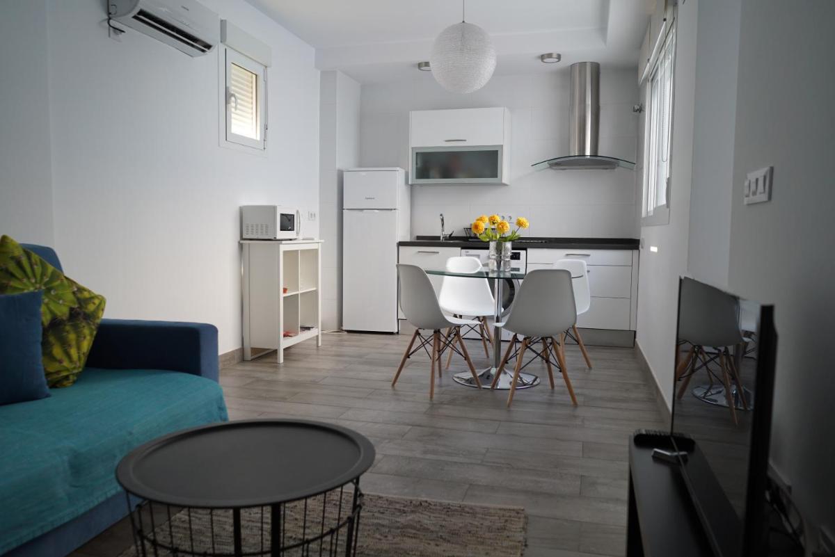 Atico con terraza en Alameda de Hercules - Housity