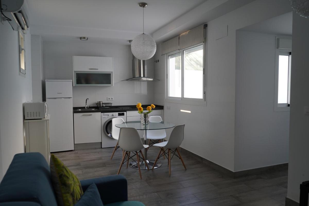 Atico con terraza en Alameda de Hercules - Housity