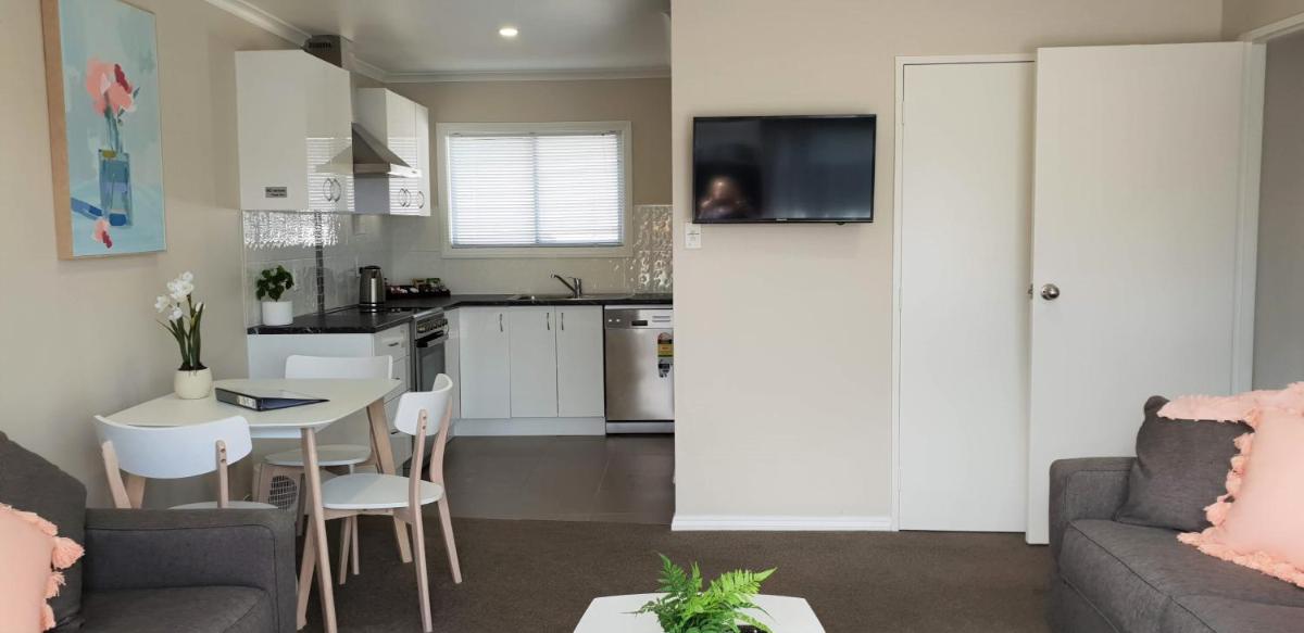 Suitetrails - Rose Apartments Unit 3 Central Rotorua - Accommodation & Spa