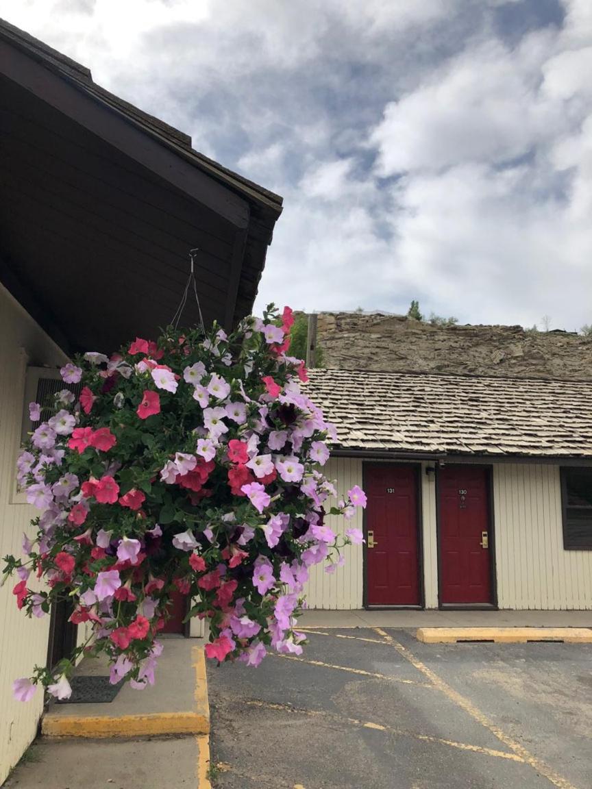 Country West Motel of Rock Springs - Housity
