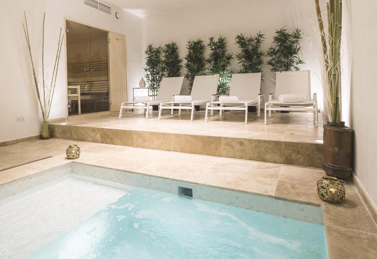 Two Pillows Boutique Hostel - Housity