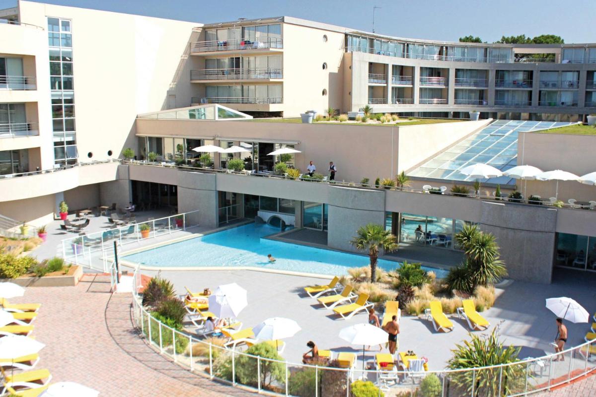 Piscine de l'établissement Club Vacances Bleues Les Jardins De l'Atlantique ou située à proximité
