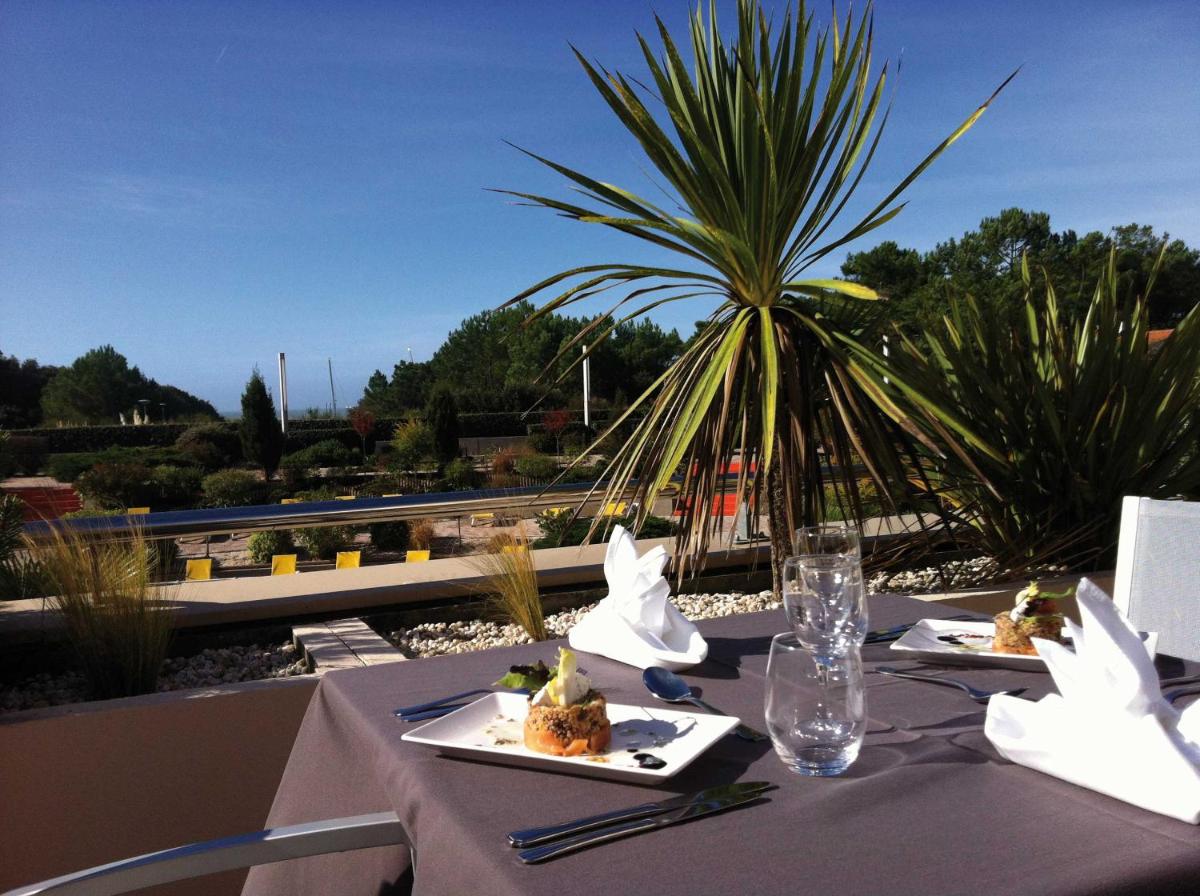 Restaurant ou autre lieu de restauration dans l'établissement Club Vacances Bleues Les Jardins De l'Atlantique