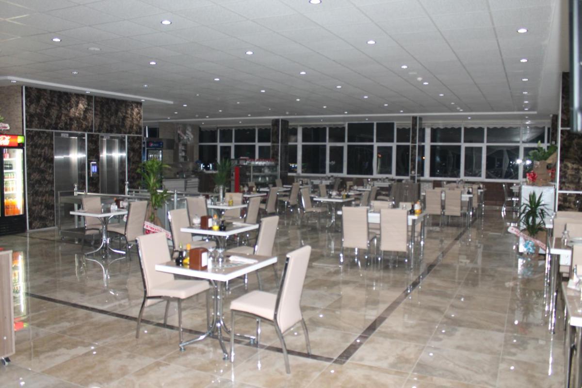 Oz Cavusoglu Hotel - Housity