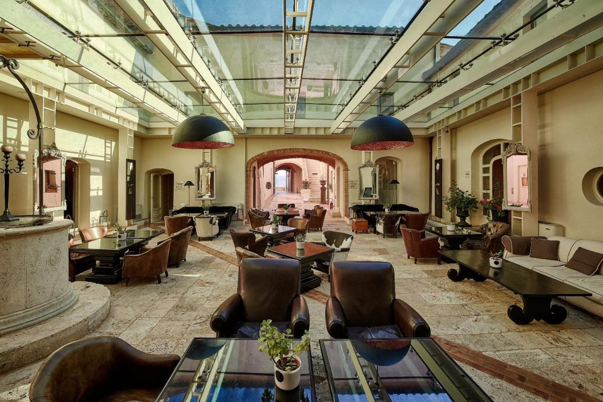 Suitetrails - Castello di Velona Resort, Thermal SPA & Winery