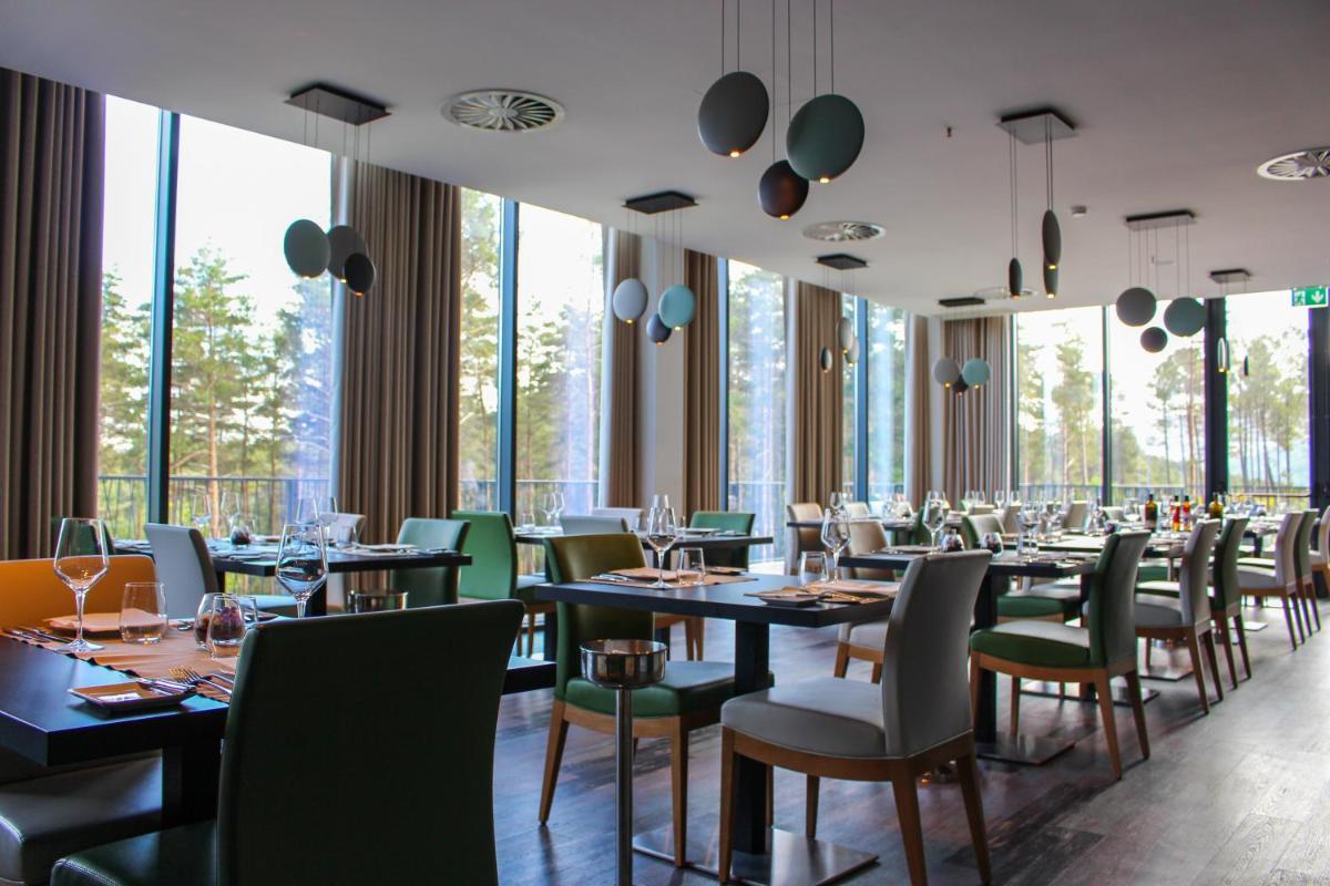 Um restaurante ou outro lugar para comer em Pena Park Hotel