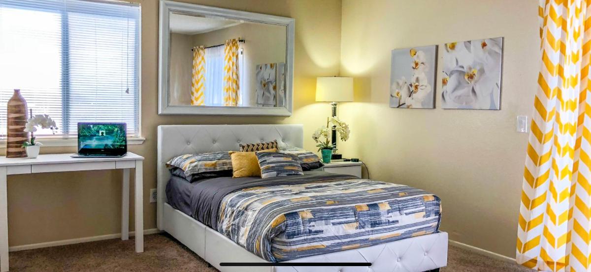Private Room in a 4 Bedroom House in Palmdale - Housity