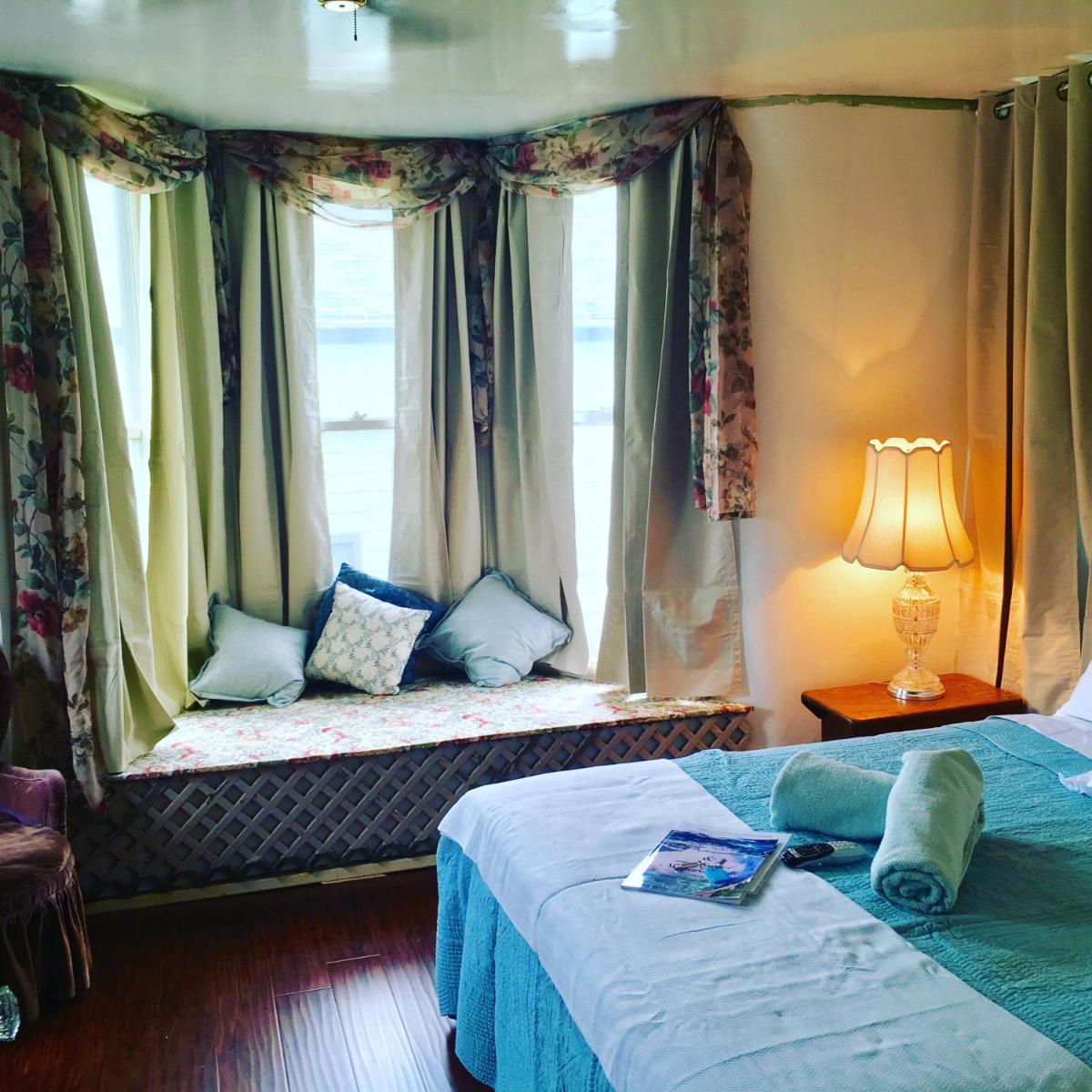 Aaron House of Niagara Falls - Housity