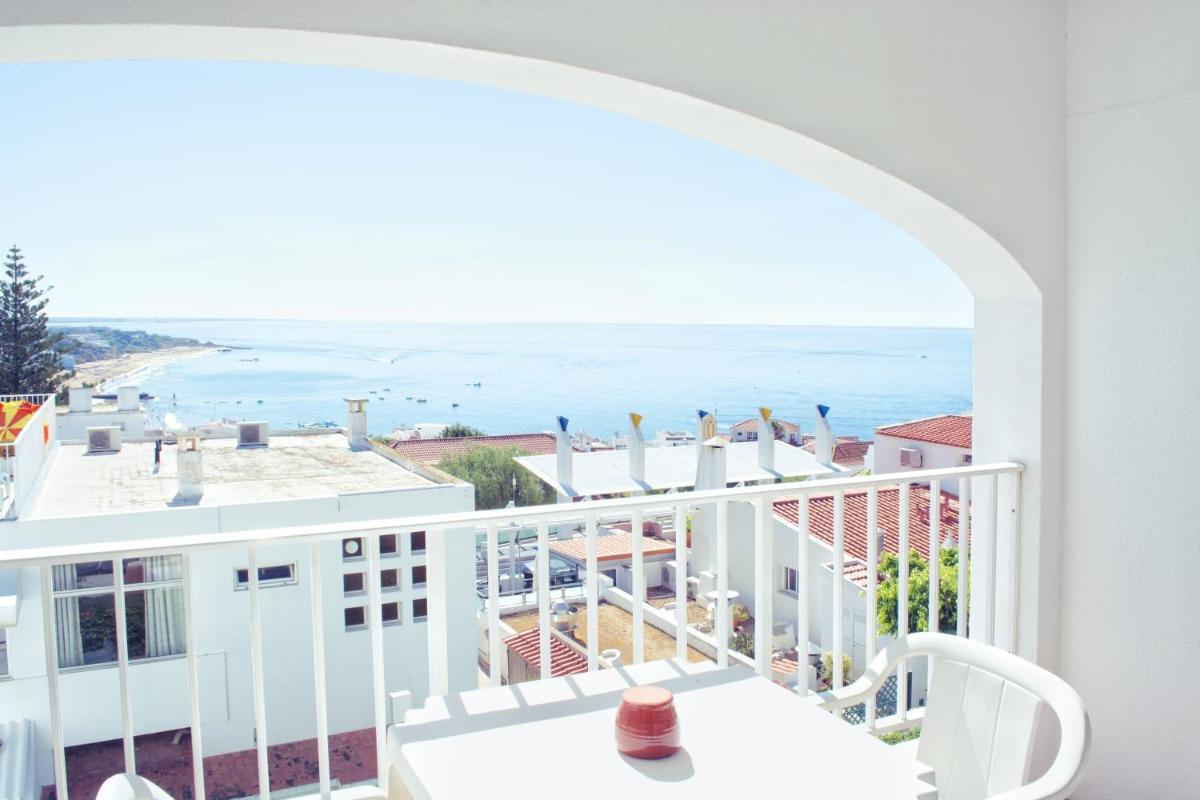 Uma vista do mar geral ou uma vista do mar a partir do hotel