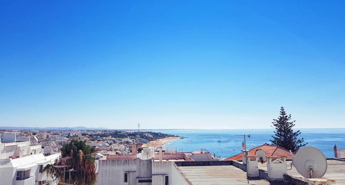 Uma vista do mar geral ou uma vista do mar a partir do hotel
