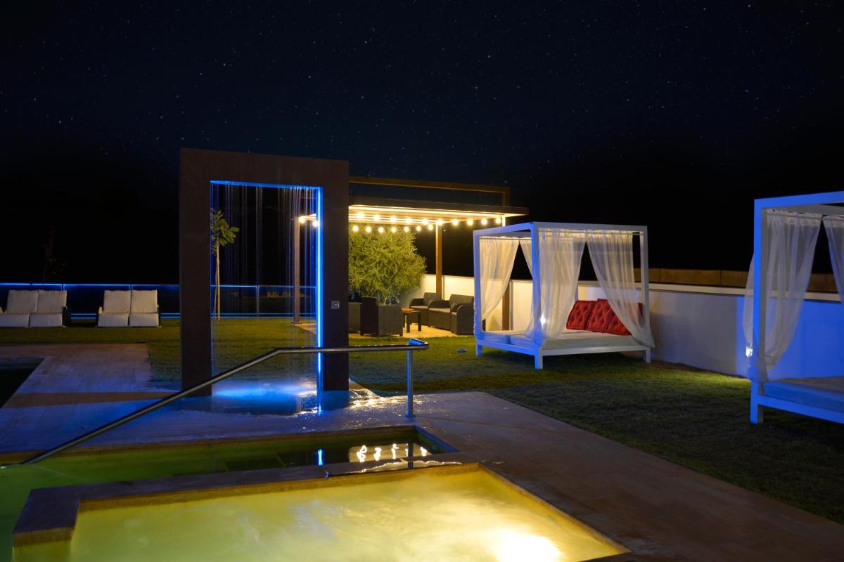 Apartamentos Turísticos El Lago - Housity
