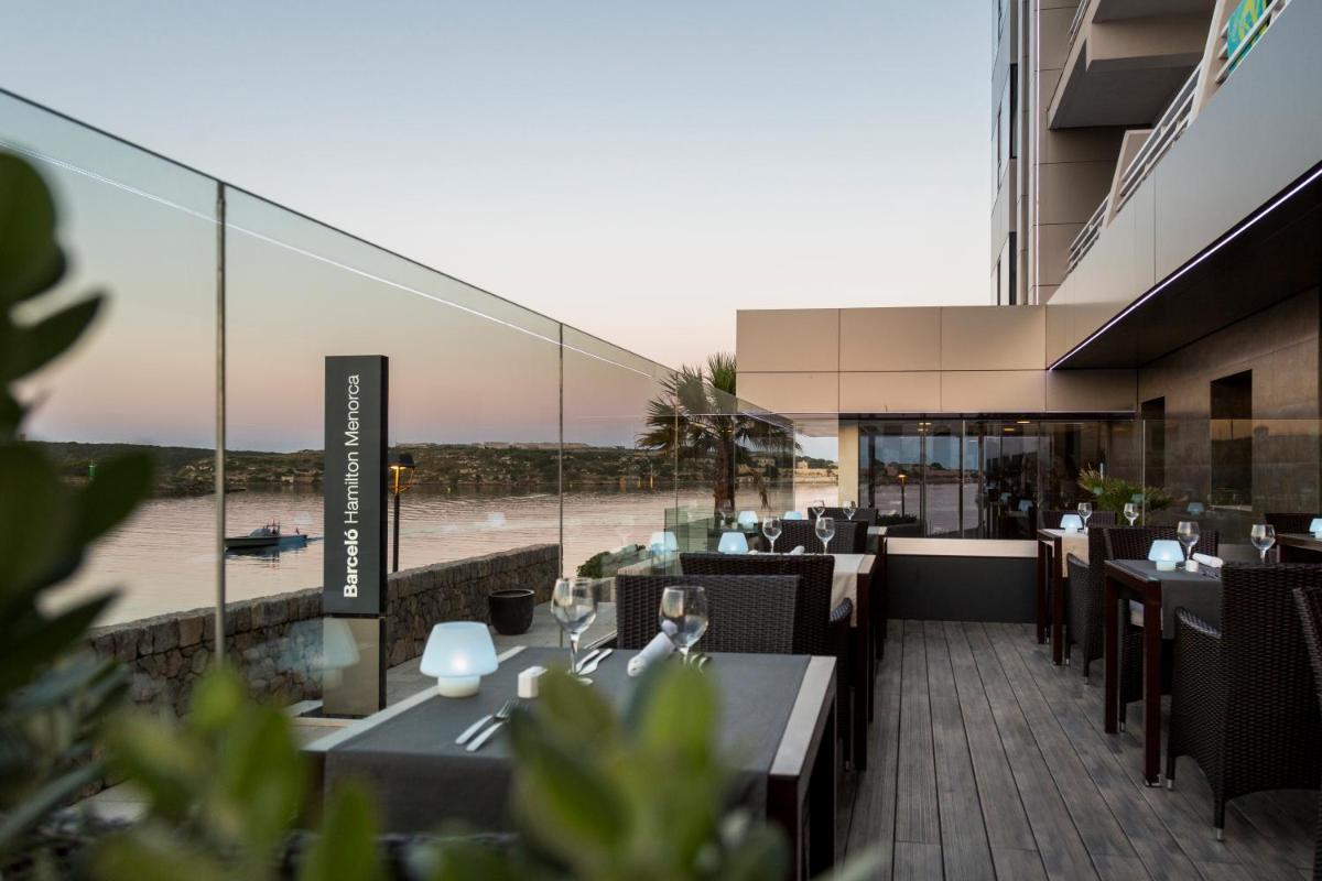 Un restaurante o sitio para comer en Barceló Hamilton Menorca - Adults Only