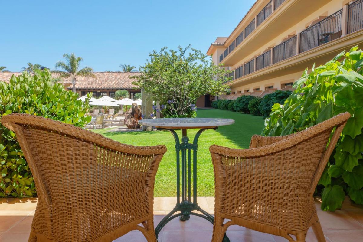 Jardín al aire libre en La Quinta Menorca by PortBlue Boutique - Adults Only