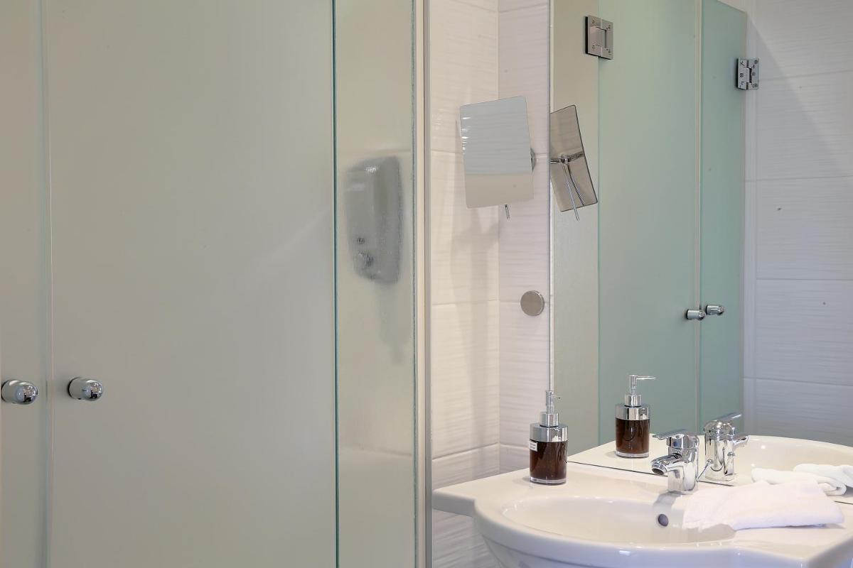 Salle de bains dans l'établissement Best Western Plus Les Terrasses de Bréhat